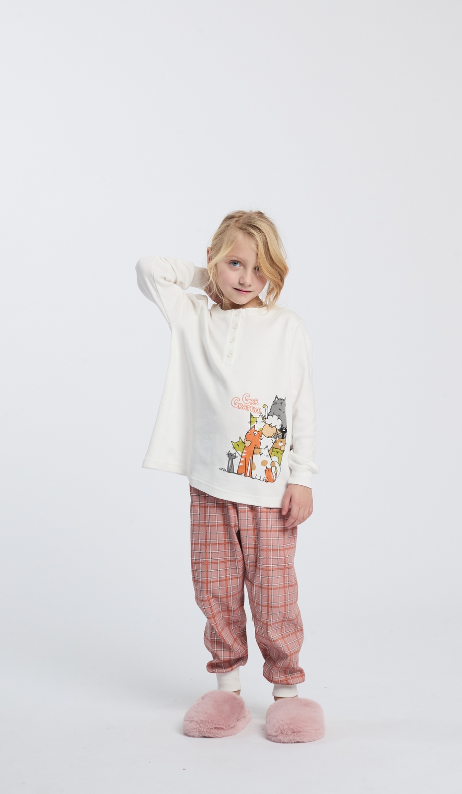 Pigiama serafino per bambina con graziosi grattini per serate di sogni e comfort